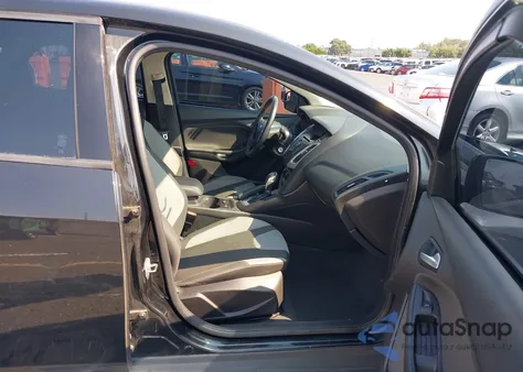 2014 Ford Focus Se z USA, uszkodzony, nr VIN 1FADP3F21EL225076